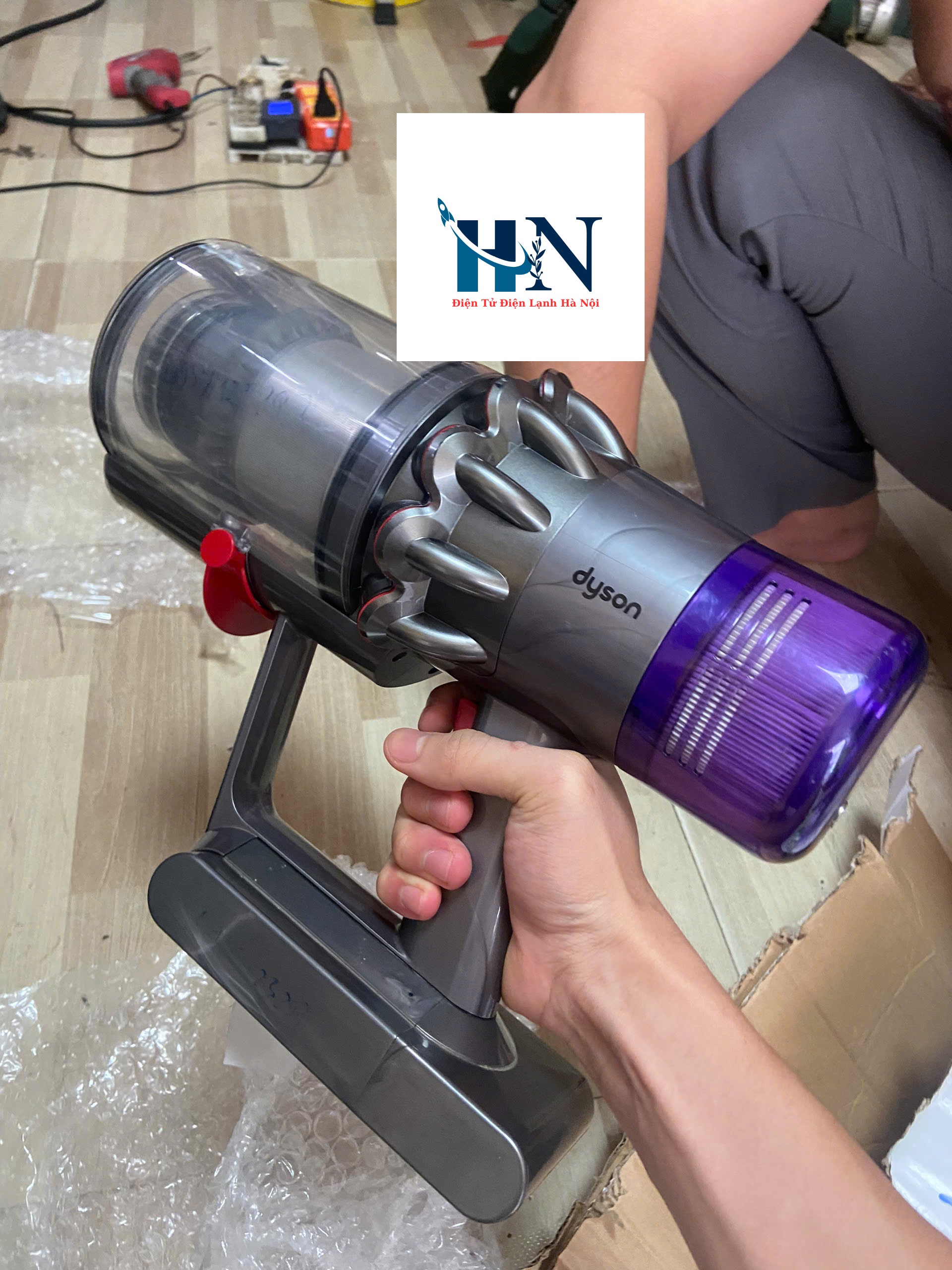 Sửa chữa máy hút bụi Dyson hanoi
