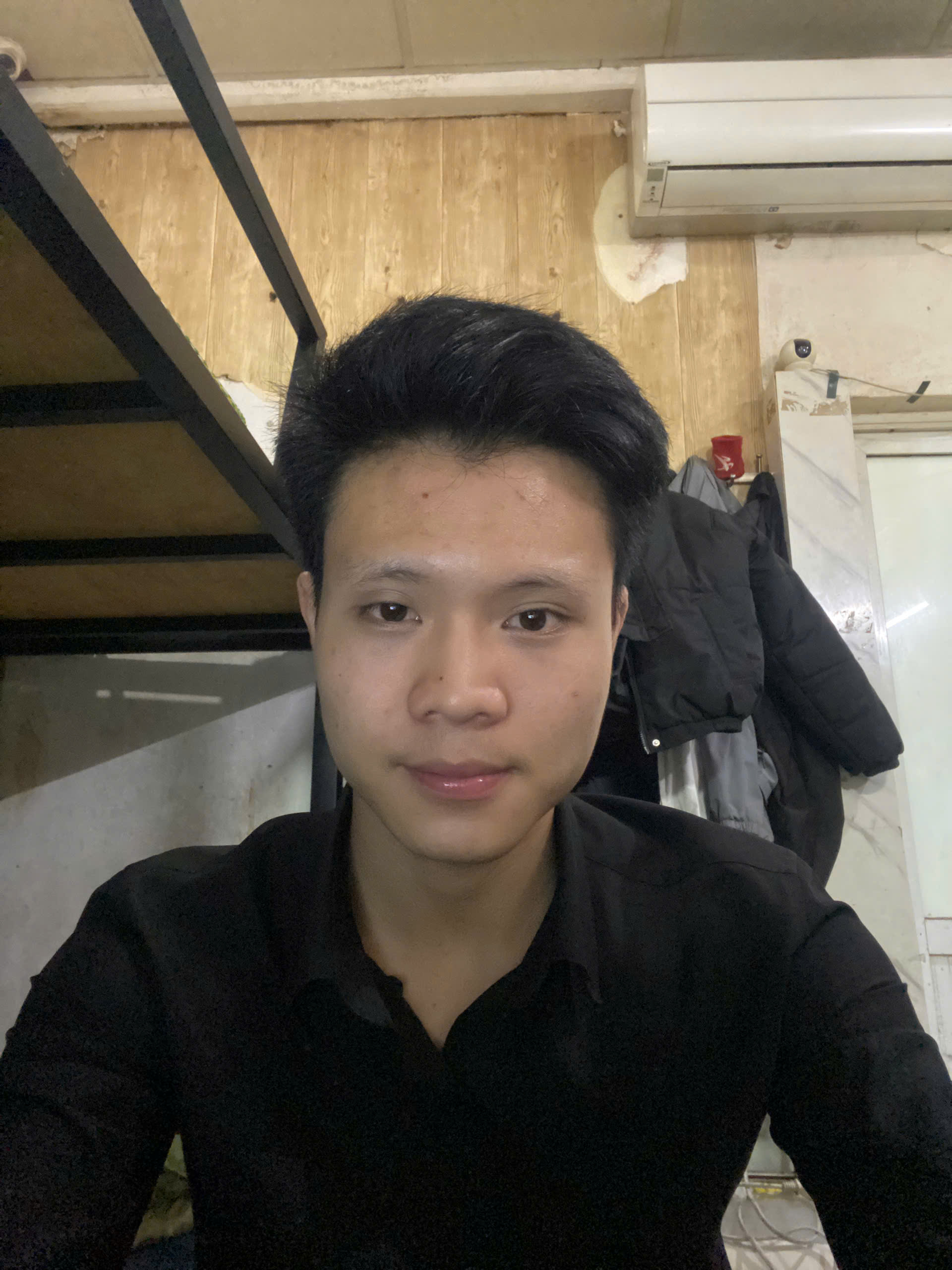 Giám Đốc Hoàng Tiến